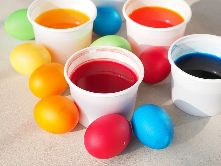 Eier färben an Ostern