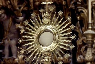 Fronleichnam pixabay eucharist 3205806 1280 medium